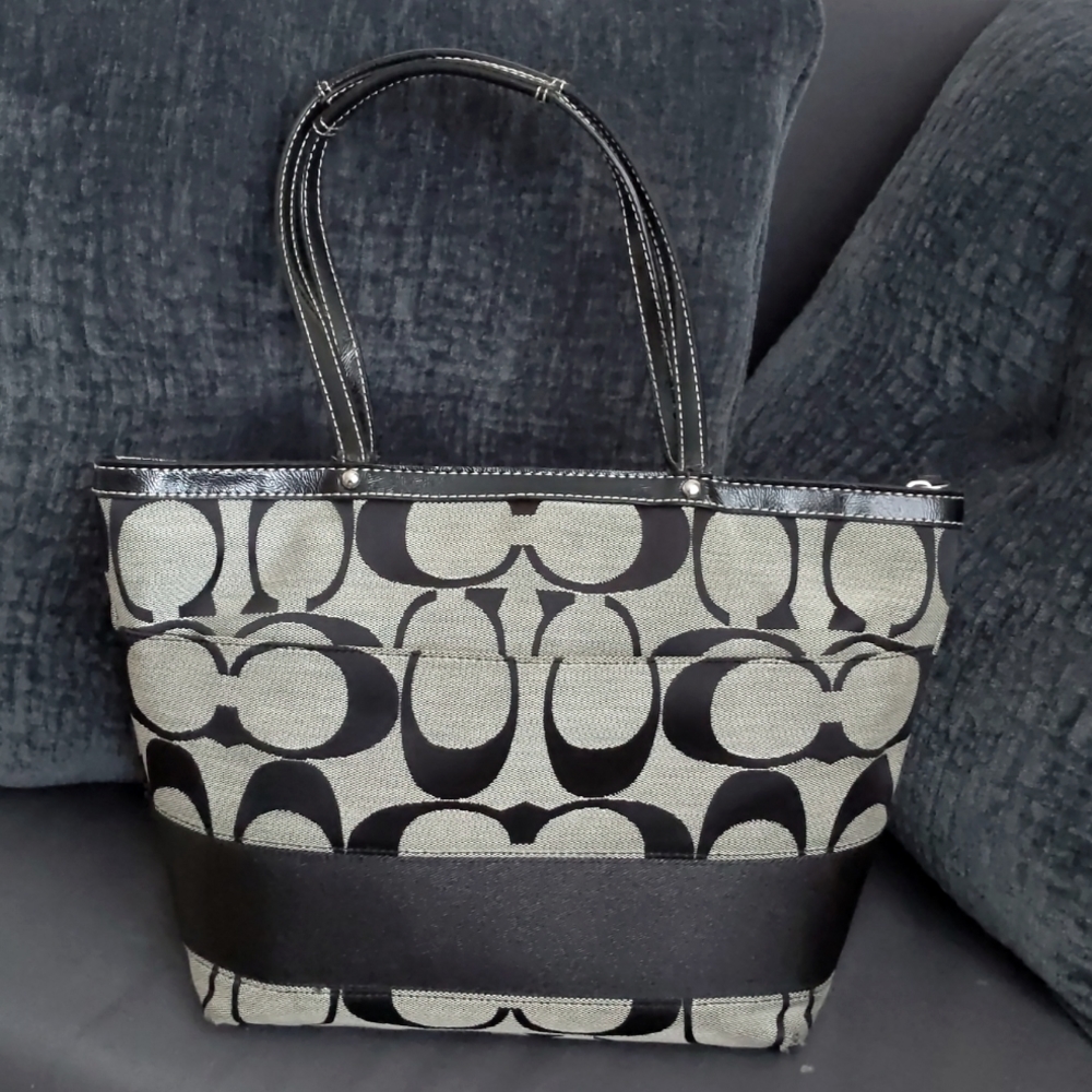 Coach Handbag - Picture 4 of 7